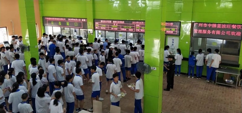 最新的智慧食堂，人工智能刷臉消費，靠臉吃飯的團餐時代就在您的身邊！